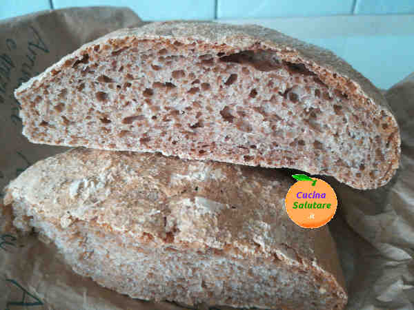 pane fatto in casa con farina integrale macinata al mulino casalingo
