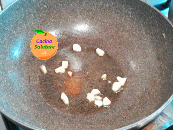 olio aglio e peperoncino in padella