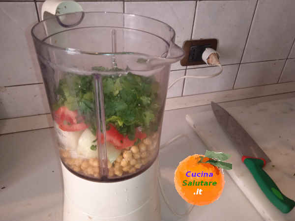 tritatutto con ceci cipolla aglio pomodoro prezzemolo